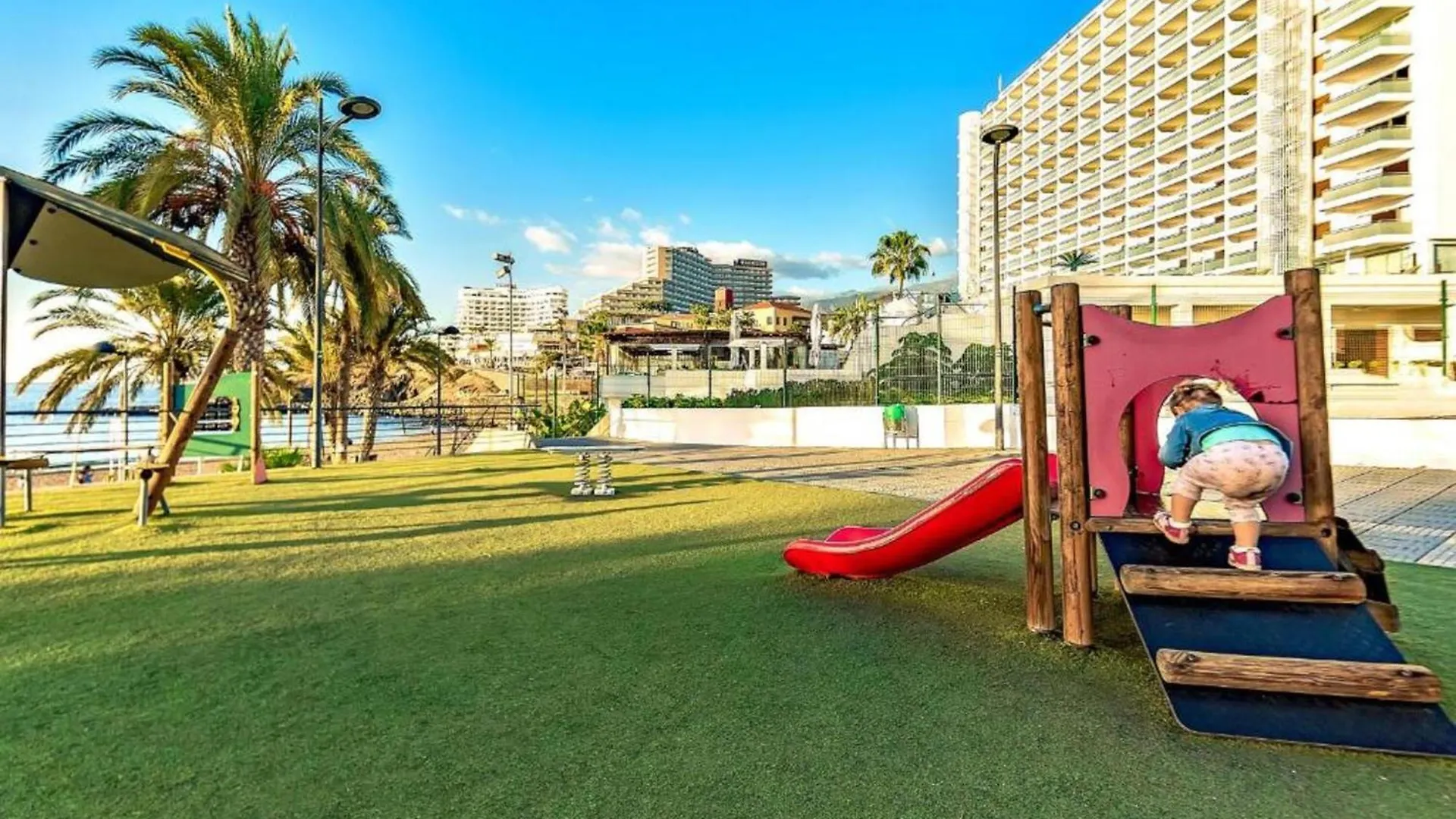 Two Bedroom Apartment In Playa De Las Americas, Free Wifi  Playa de las Americas (Tenerife)
