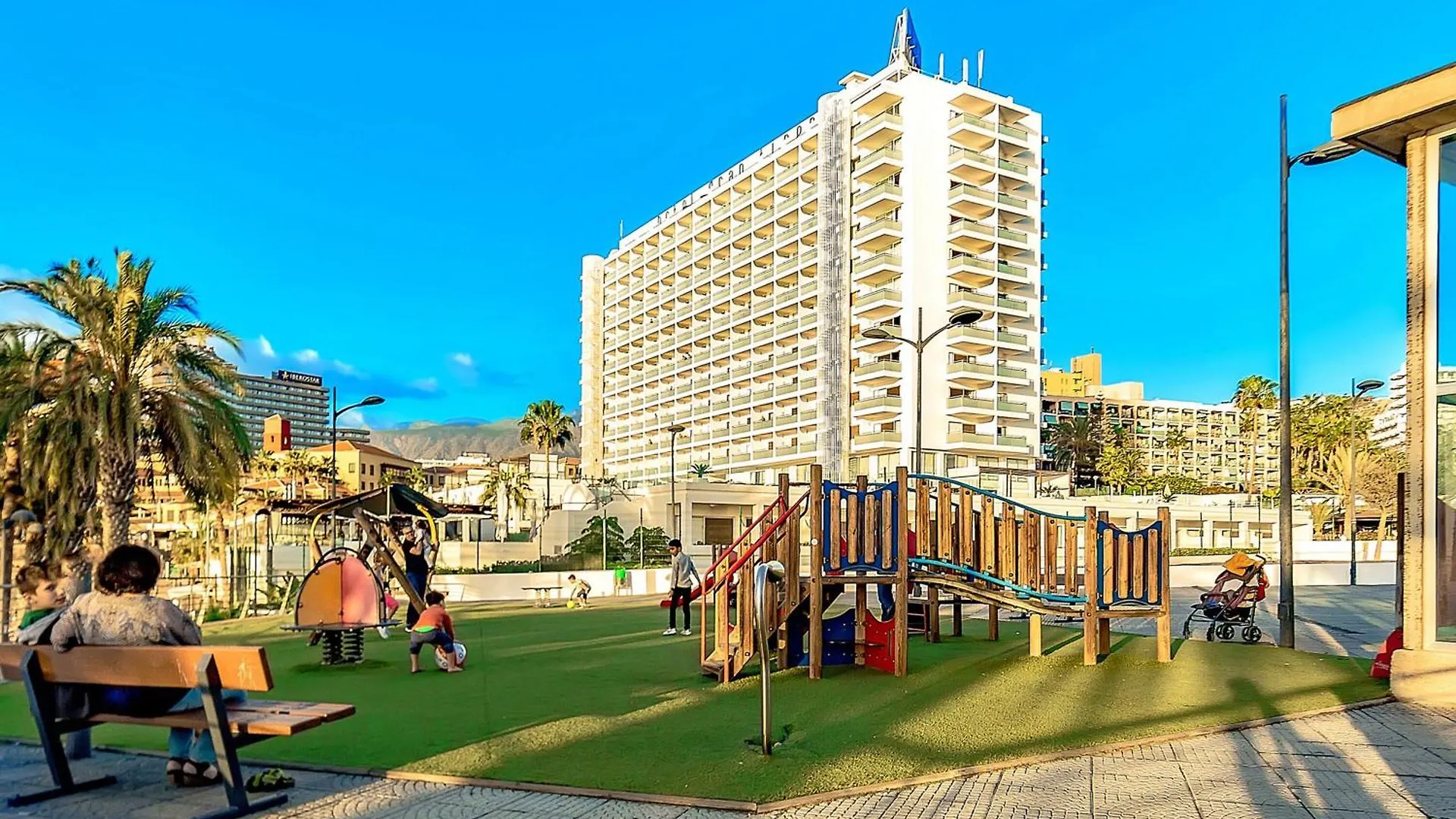 Two Bedroom Apartment In Playa De Las Americas, Free Wifi